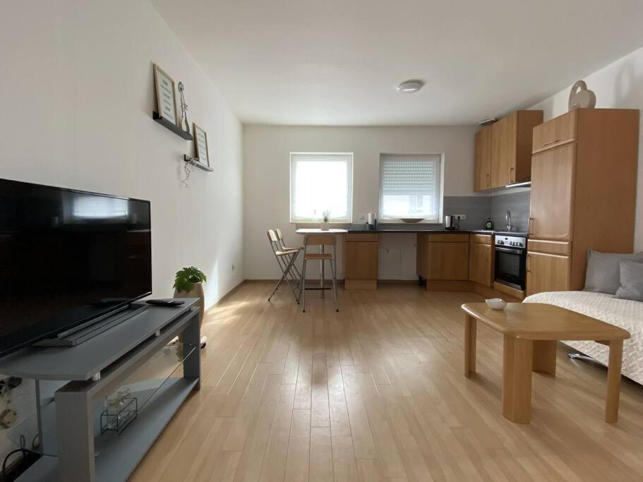 Neu Apartment In Schloss Naehe,Parkplatz, Netflix Sogel ภายนอก รูปภาพ